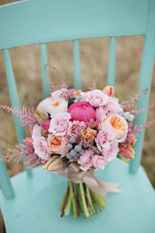Buketter med blomsterdekorasjon ved bryllup