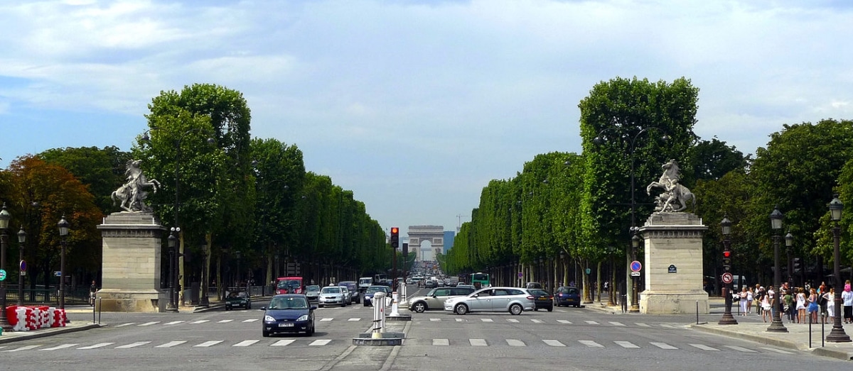 Avenue des champs-elysees er i Frankrike