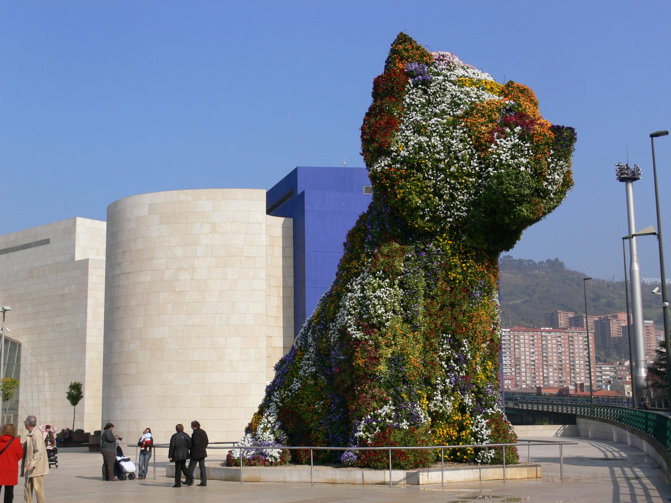 En hund i topiary fra Guggenheim Museum