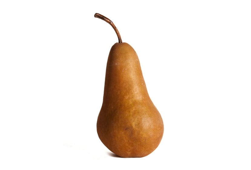 bilde av en Bosc-pære som står og med en brun farge