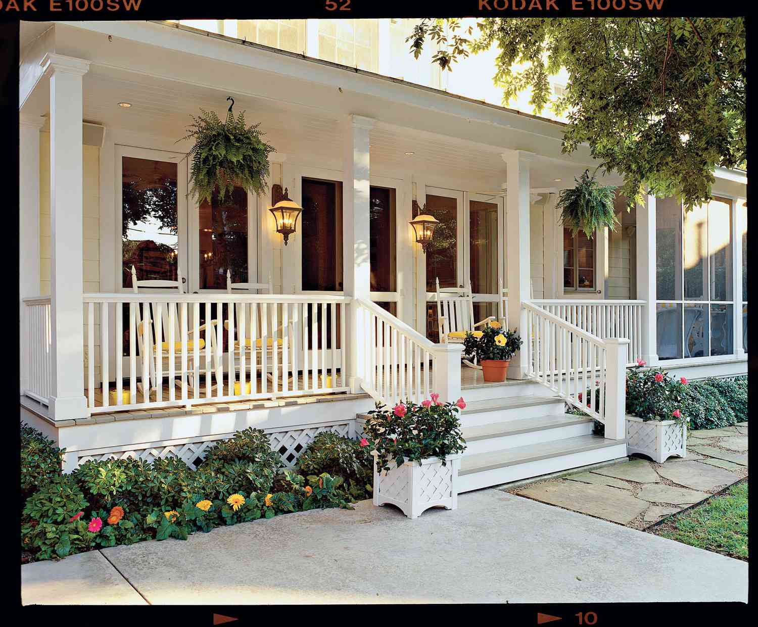 Klassisk hvit veranda